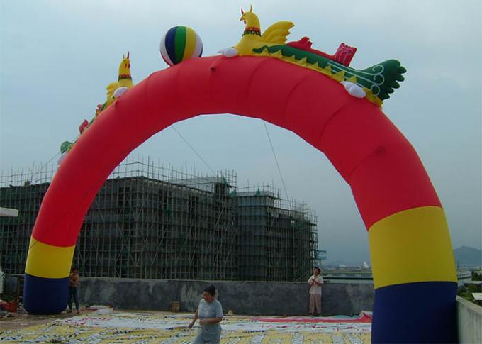 Alquiler inflable de la arcada de las capas dobles con Baloon en amarillo/verde/rojo