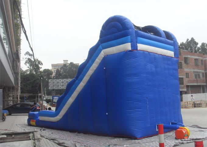El tobogán acuático inflable del patio trasero de la lona del PVC del azul 0.55m m/casero para N adulta embroma