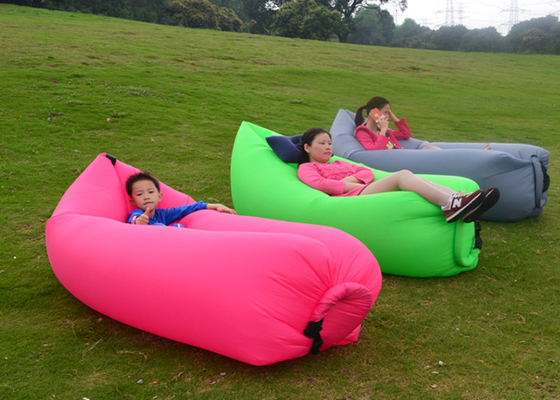 China Saco de dormir inflable impermeable al aire libre portátil para acampar/que viaja proveedor