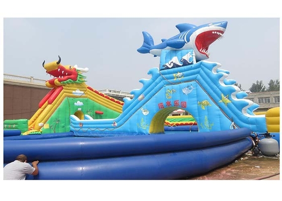 China dragón grande de la lona del PVC de los 0.9MM/parque inflable del agua del tiburón con la piscina azul grande proveedor