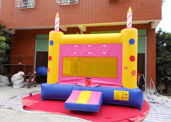 China Castillos inflables interiores/al aire libre, casa inflable de la torta del feliz cumpleaños para el partido proveedor