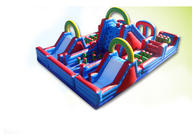 Alquileres inflables coloridos impermeables de la carrera de obstáculos de los 60m de los x 7m x 10m para los niños y los adultos